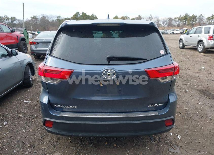 Photo 16 of 2019 Toyota Highlander XLE (VIN 5TDJZRFHXKS996273)