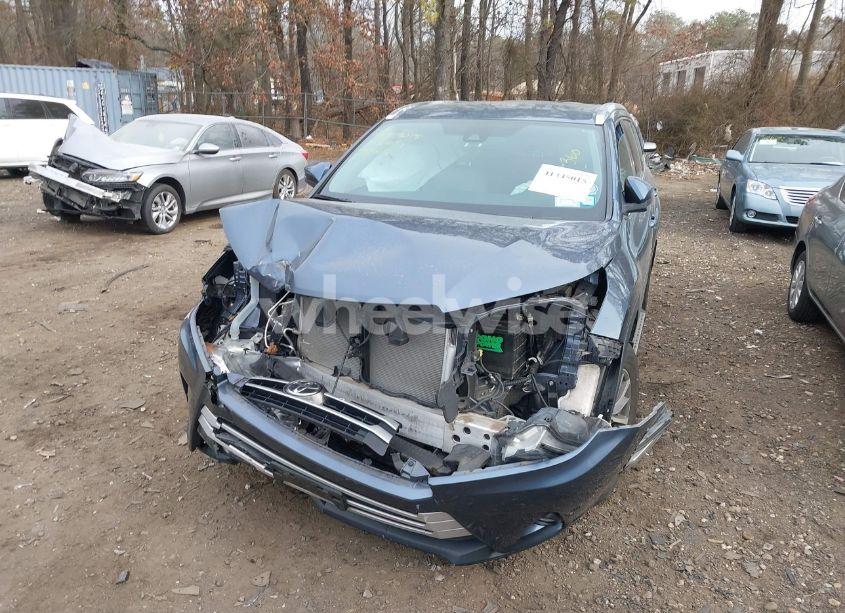 Photo 6 of 2019 Toyota Highlander XLE (VIN 5TDJZRFHXKS996273)