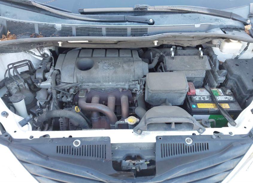 Photo 10 of 2011 Toyota Sienna LE (VIN 5TDKA3DC0BS005341)