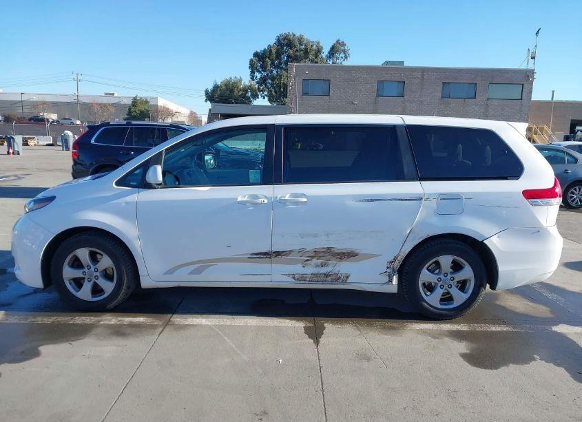 Photo 14 of 2011 Toyota Sienna LE (VIN 5TDKA3DC0BS005341)