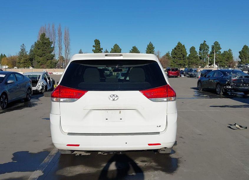Photo 16 of 2011 Toyota Sienna LE (VIN 5TDKA3DC0BS005341)