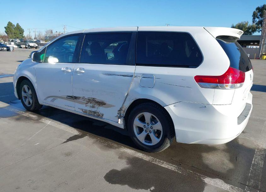 Photo 3 of 2011 Toyota Sienna LE (VIN 5TDKA3DC0BS005341)