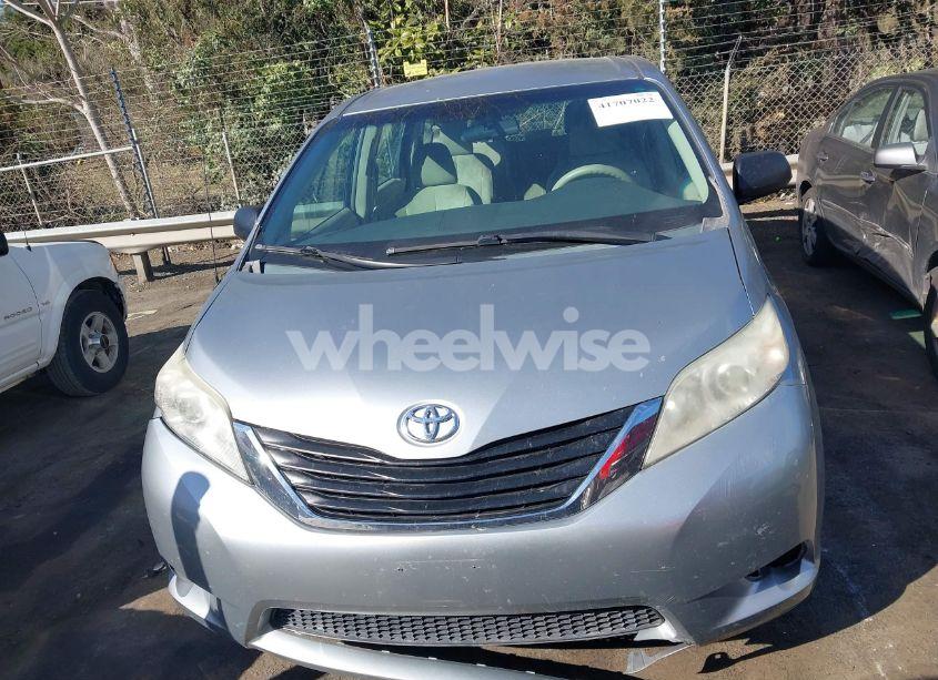 Photo 12 of 2011 Toyota Sienna (VIN 5TDKA3DC1BS008961)
