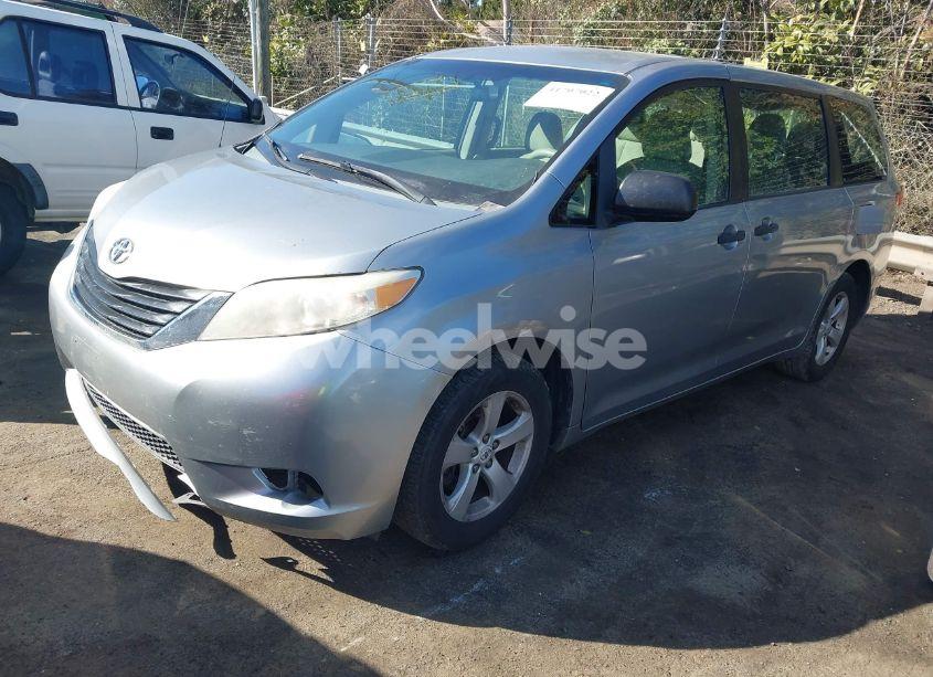 Photo 2 of 2011 Toyota Sienna (VIN 5TDKA3DC1BS008961)