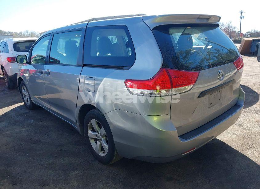 Photo 3 of 2011 Toyota Sienna (VIN 5TDKA3DC1BS008961)