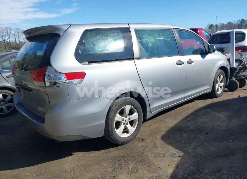 Photo 4 of 2011 Toyota Sienna (VIN 5TDKA3DC1BS008961)