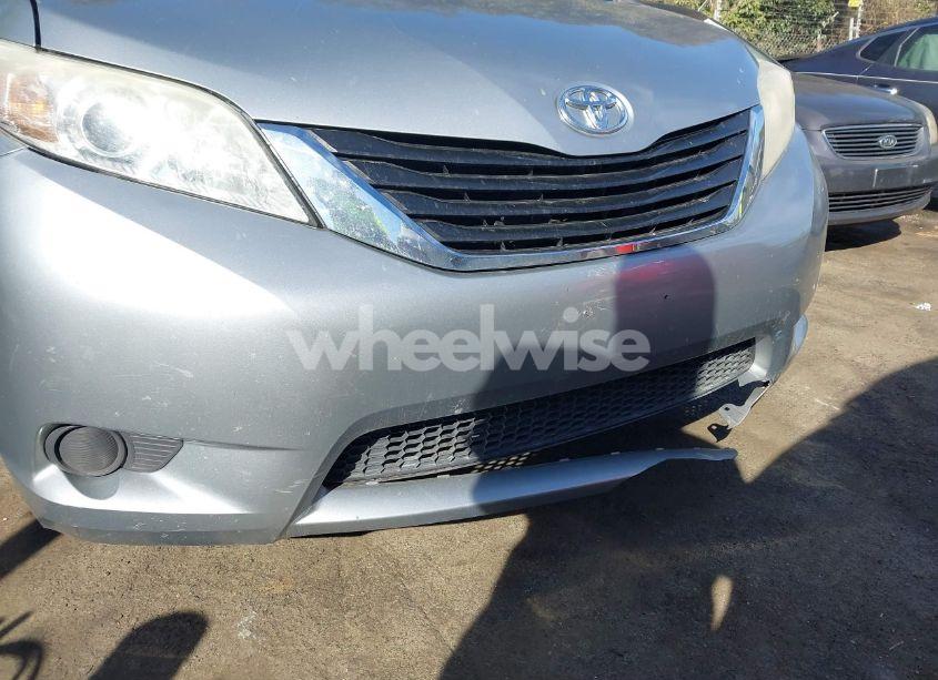 Photo 6 of 2011 Toyota Sienna (VIN 5TDKA3DC1BS008961)