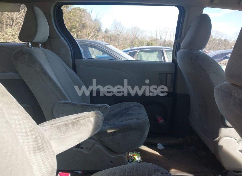 Photo 8 of 2011 Toyota Sienna (VIN 5TDKA3DC1BS008961)