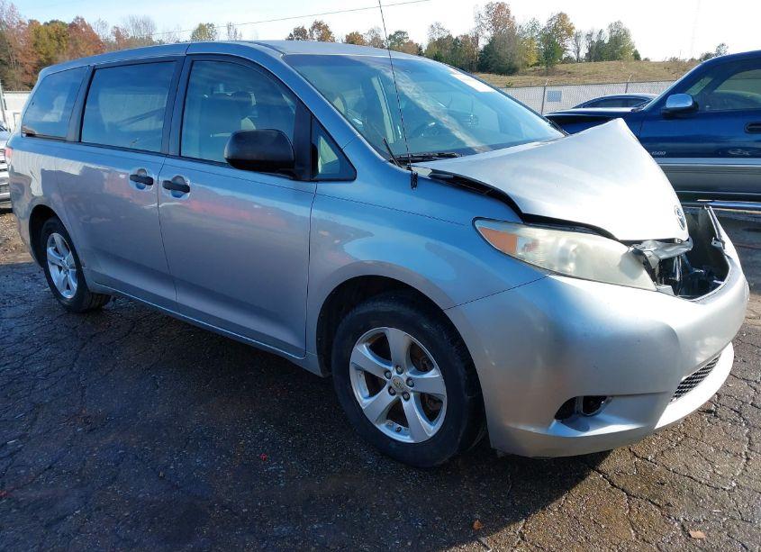 2011 Toyota Sienna (VIN 5TDKA3DC2BS007608) main photo