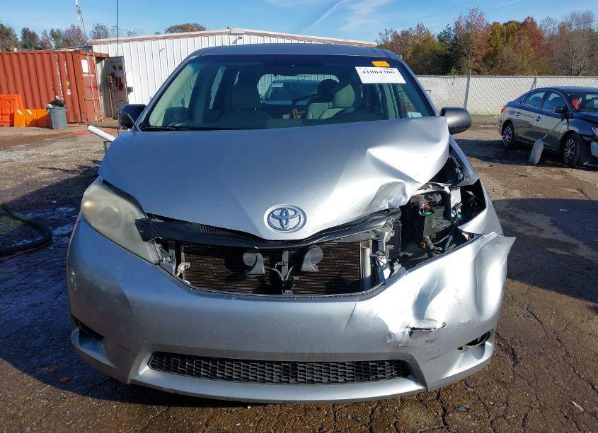 Photo 13 of 2011 Toyota Sienna (VIN 5TDKA3DC2BS007608)