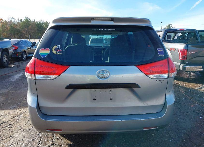 Photo 17 of 2011 Toyota Sienna (VIN 5TDKA3DC2BS007608)