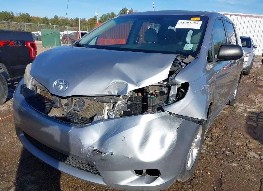 Photo 6 of 2011 Toyota Sienna (VIN 5TDKA3DC2BS007608)