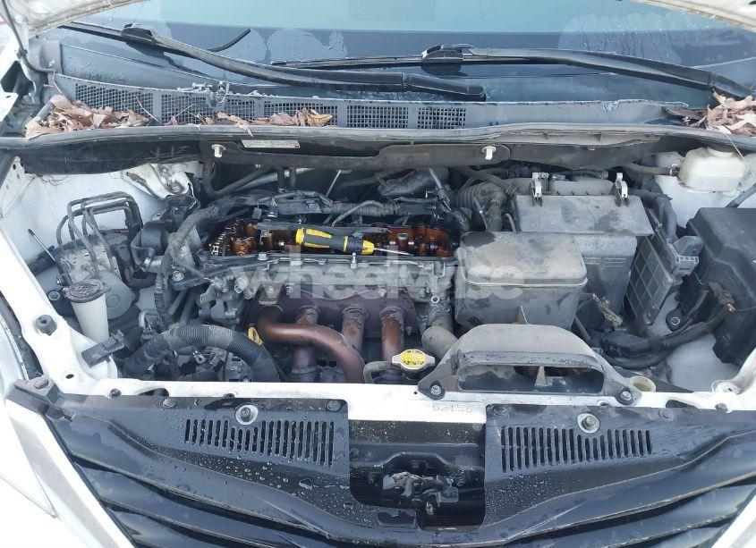 Photo 10 of 2011 Toyota Sienna LE (VIN 5TDKA3DC3BS006760)