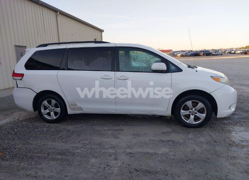 Photo 14 of 2011 Toyota Sienna LE (VIN 5TDKA3DC3BS006760)