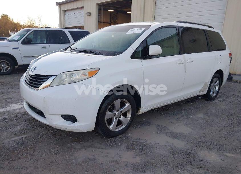 Photo 2 of 2011 Toyota Sienna LE (VIN 5TDKA3DC3BS006760)