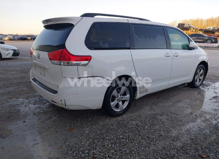 Photo 4 of 2011 Toyota Sienna LE (VIN 5TDKA3DC3BS006760)
