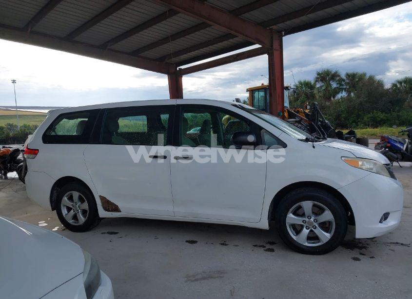 Photo 13 of 2012 Toyota Sienna BASE 7 PASSENGER (VIN 5TDKA3DC3CS014049)