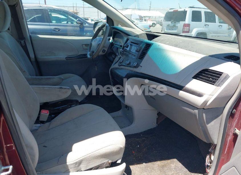 Photo 5 of 2011 Toyota Sienna LE (VIN 5TDKA3DC4BS003009)