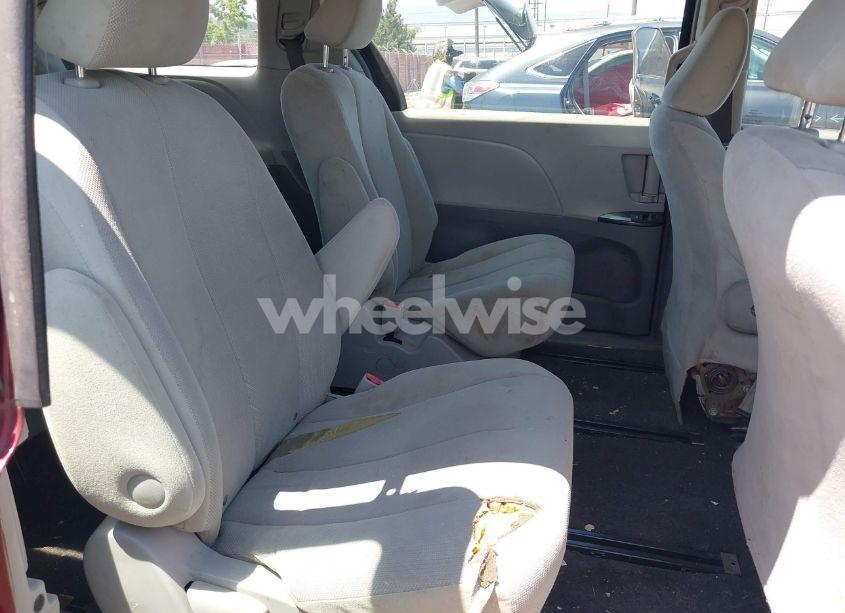 Photo 8 of 2011 Toyota Sienna LE (VIN 5TDKA3DC4BS003009)