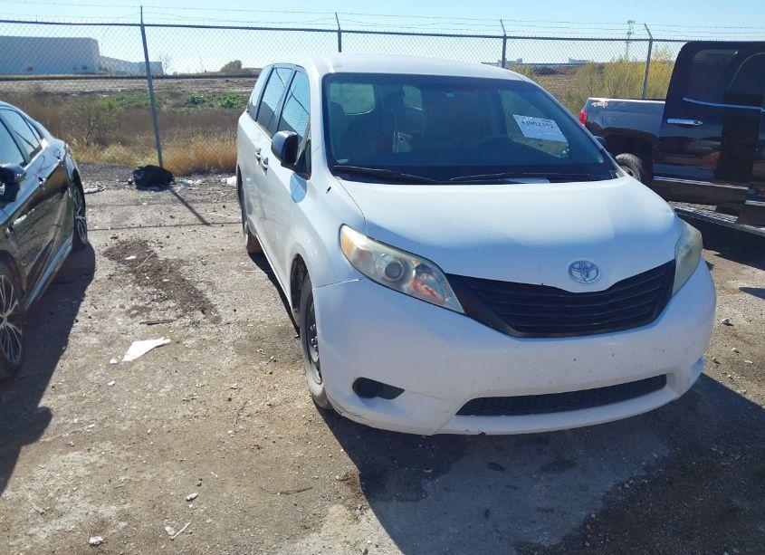 2012 Toyota Sienna BASE 7 PASSENGER (VIN 5TDKA3DC4CS012469) main photo