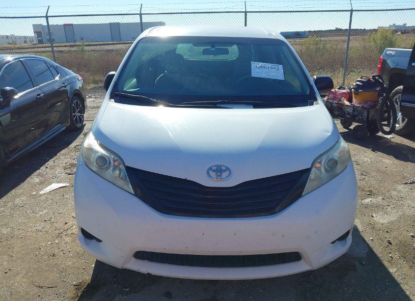 Photo 12 of 2012 Toyota Sienna BASE 7 PASSENGER (VIN 5TDKA3DC4CS012469)