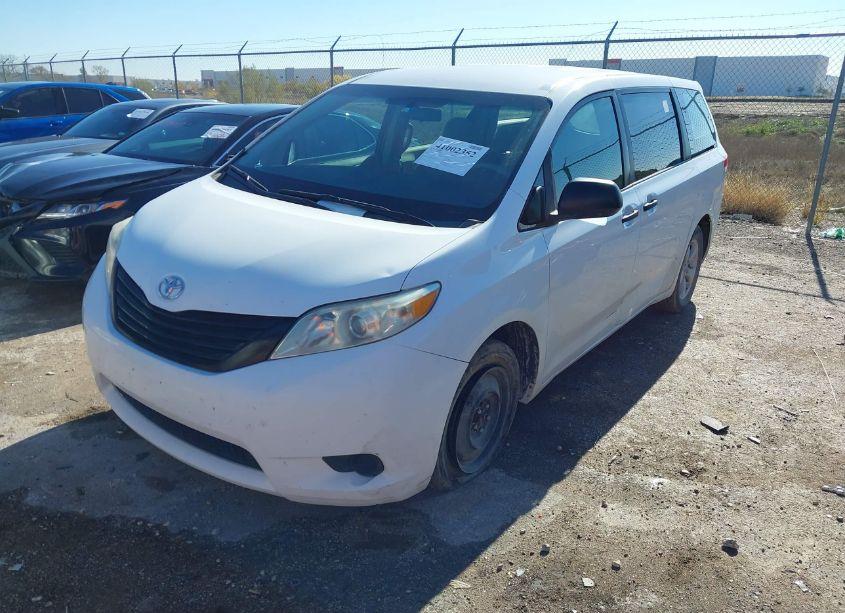 Photo 2 of 2012 Toyota Sienna BASE 7 PASSENGER (VIN 5TDKA3DC4CS012469)