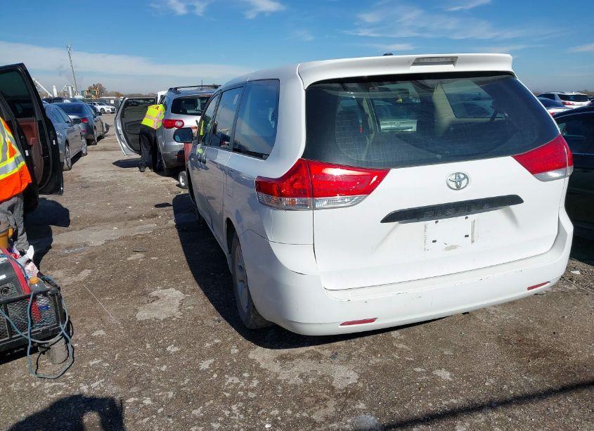 Photo 3 of 2012 Toyota Sienna BASE 7 PASSENGER (VIN 5TDKA3DC4CS012469)