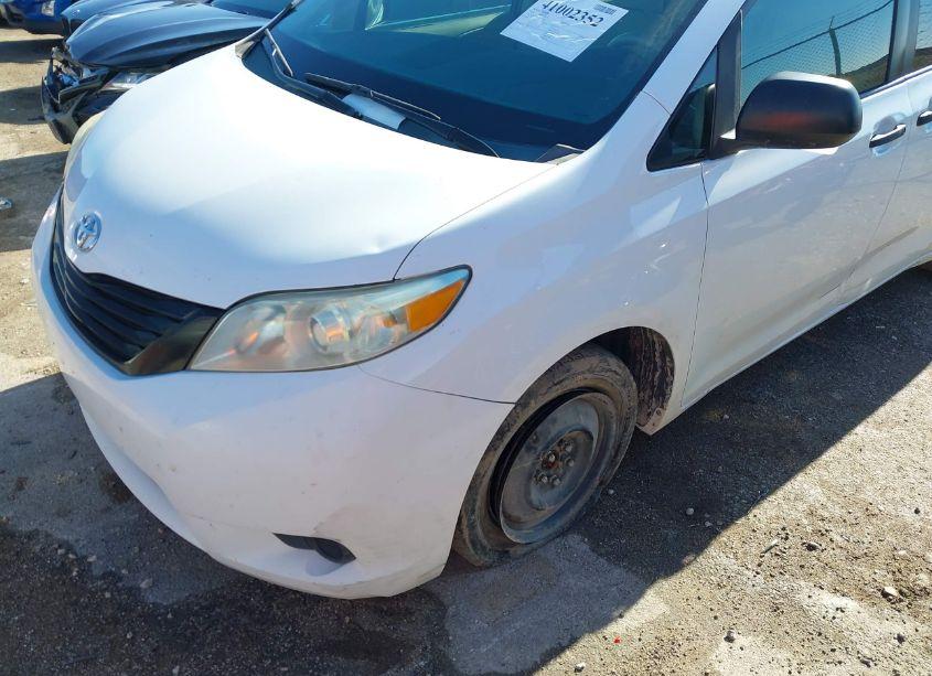 Photo 6 of 2012 Toyota Sienna BASE 7 PASSENGER (VIN 5TDKA3DC4CS012469)