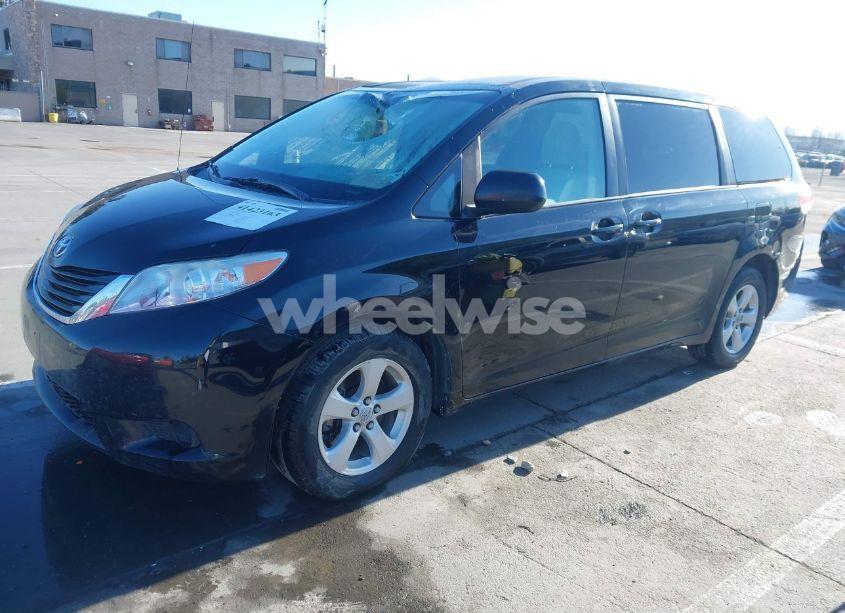 Photo 2 of 2012 Toyota Sienna LE (VIN 5TDKA3DC4CS013590)