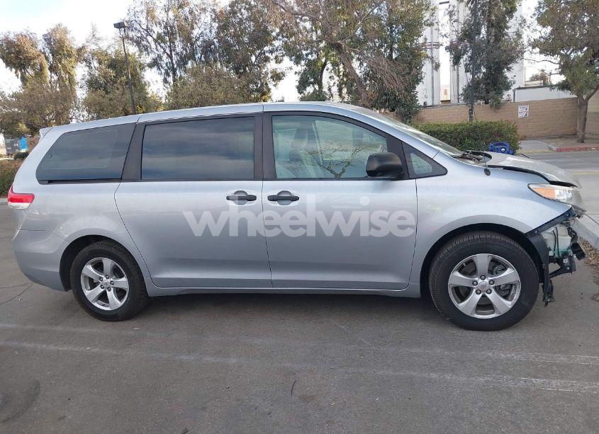 Photo 14 of 2011 Toyota Sienna (VIN 5TDKA3DC5BS003441)