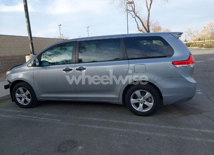 Photo 15 of 2011 Toyota Sienna (VIN 5TDKA3DC5BS003441)