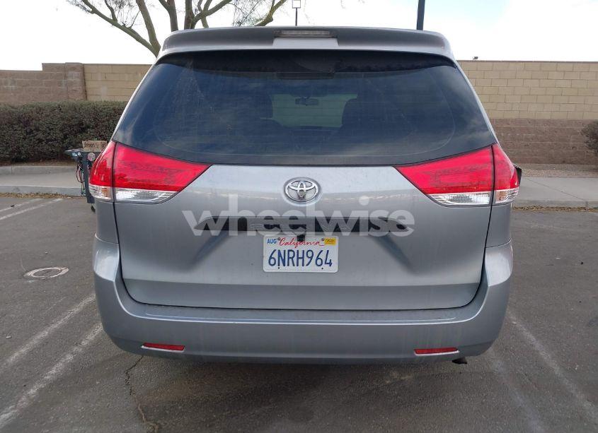 Photo 17 of 2011 Toyota Sienna (VIN 5TDKA3DC5BS003441)