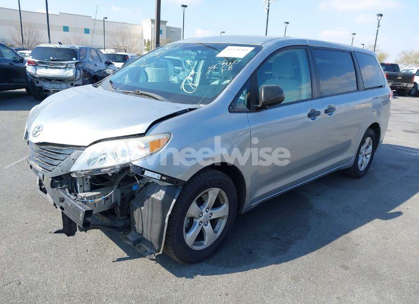 Photo 2 of 2011 Toyota Sienna (VIN 5TDKA3DC5BS003441)