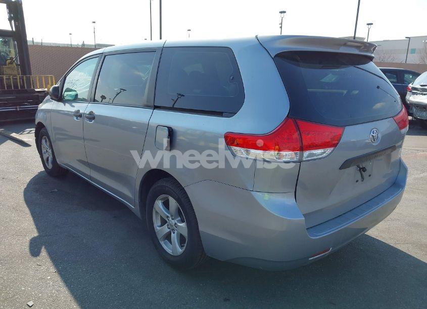 Photo 3 of 2011 Toyota Sienna (VIN 5TDKA3DC5BS003441)