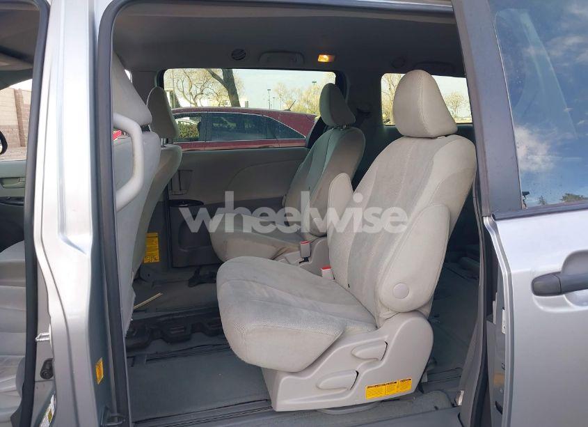 Photo 8 of 2011 Toyota Sienna (VIN 5TDKA3DC5BS003441)