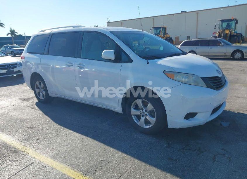 2012 Toyota Sienna LE 8 PASSENGER (VIN 5TDKA3DC5CS011220) main photo