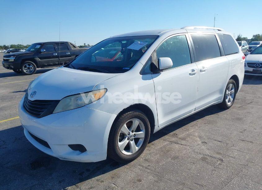 Photo 2 of 2012 Toyota Sienna LE 8 PASSENGER (VIN 5TDKA3DC5CS011220)