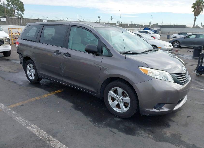 2012 Toyota Sienna BASE 7 PASSENGER (VIN 5TDKA3DC5CS012237) main photo