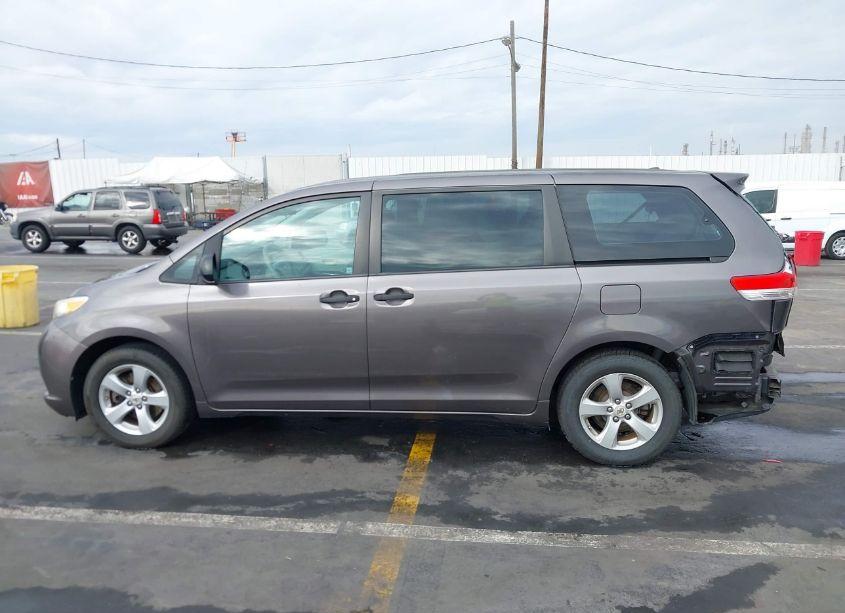 Photo 15 of 2012 Toyota Sienna BASE 7 PASSENGER (VIN 5TDKA3DC5CS012237)