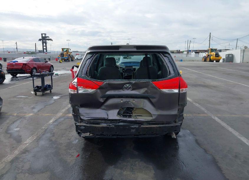 Photo 17 of 2012 Toyota Sienna BASE 7 PASSENGER (VIN 5TDKA3DC5CS012237)