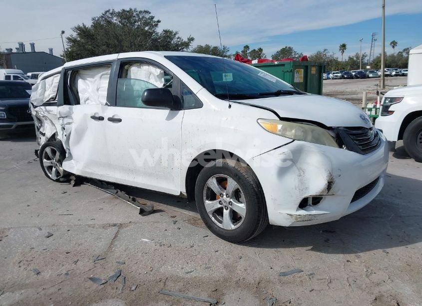 2011 Toyota Sienna (VIN 5TDKA3DC6BS001648) main photo