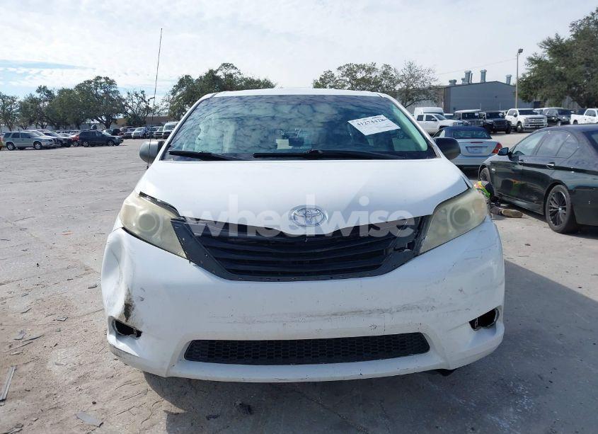 Photo 13 of 2011 Toyota Sienna (VIN 5TDKA3DC6BS001648)