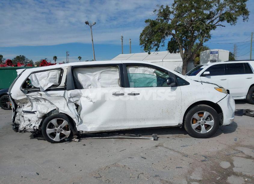 Photo 14 of 2011 Toyota Sienna (VIN 5TDKA3DC6BS001648)