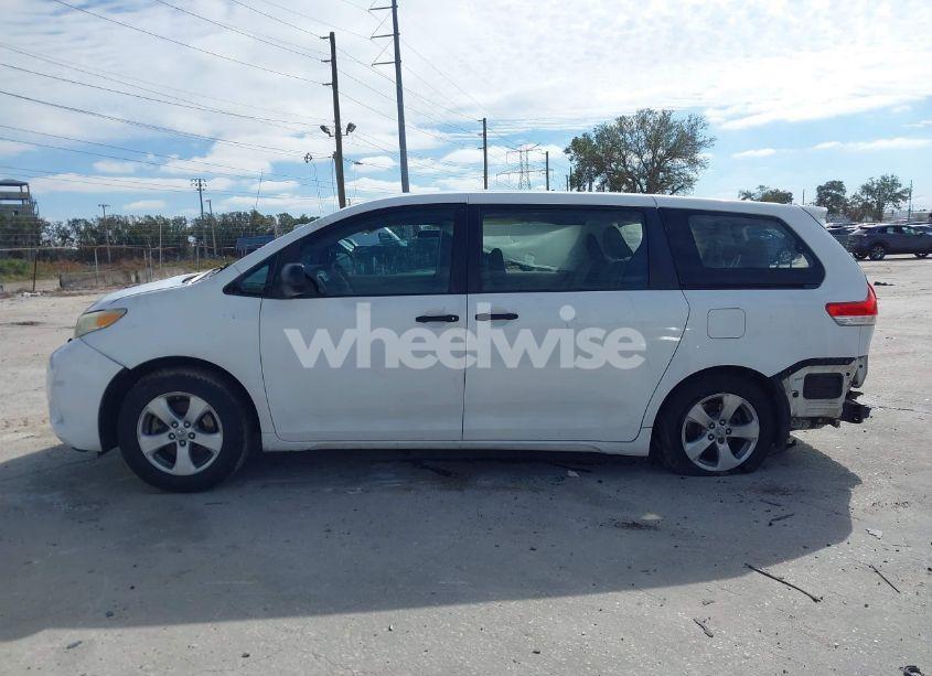 Photo 15 of 2011 Toyota Sienna (VIN 5TDKA3DC6BS001648)