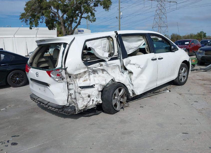 Photo 4 of 2011 Toyota Sienna (VIN 5TDKA3DC6BS001648)