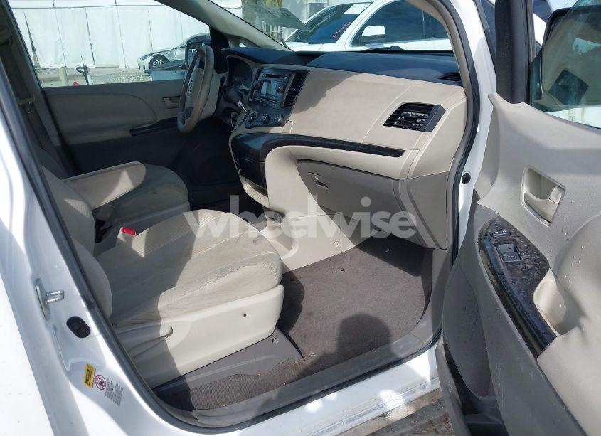 Photo 5 of 2011 Toyota Sienna (VIN 5TDKA3DC6BS001648)