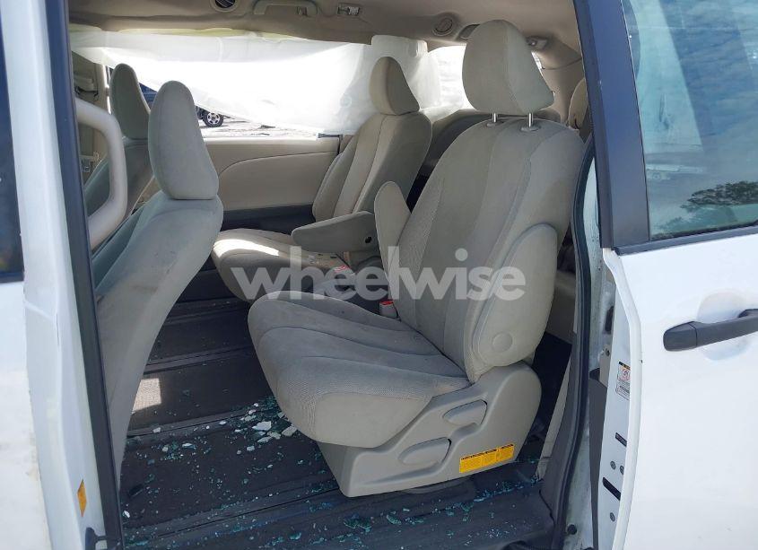 Photo 8 of 2011 Toyota Sienna (VIN 5TDKA3DC6BS001648)