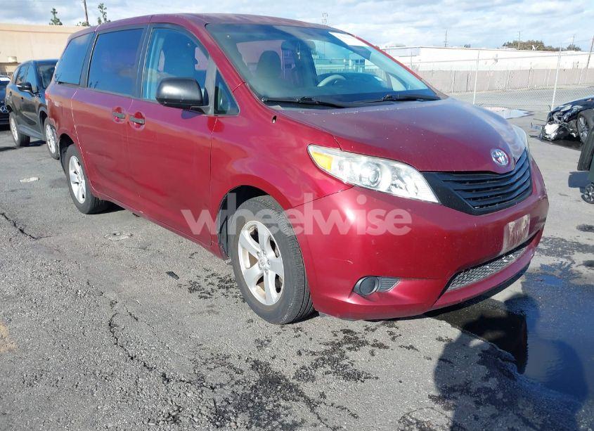 2011 Toyota Sienna (VIN 5TDKA3DC6BS005067) main photo
