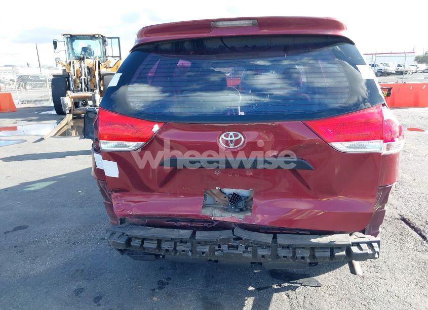 Photo 16 of 2011 Toyota Sienna (VIN 5TDKA3DC6BS005067)