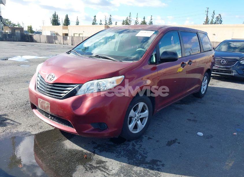 Photo 2 of 2011 Toyota Sienna (VIN 5TDKA3DC6BS005067)